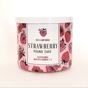 Bath & Body Works Candle - Strawberry Pound Cake